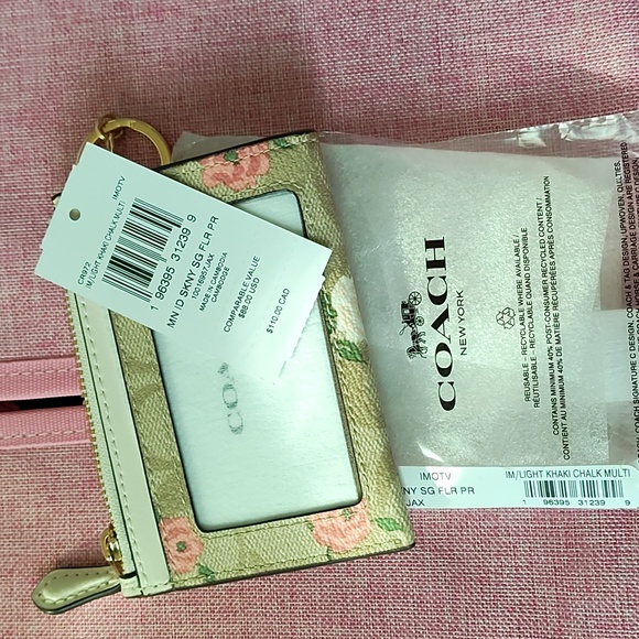 Coach Flower 🌺 keychain - Picture 6 of 7